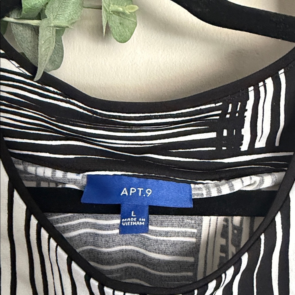 Apt. 9 Black and White Geometric Tank Top - Picture 2 of 2